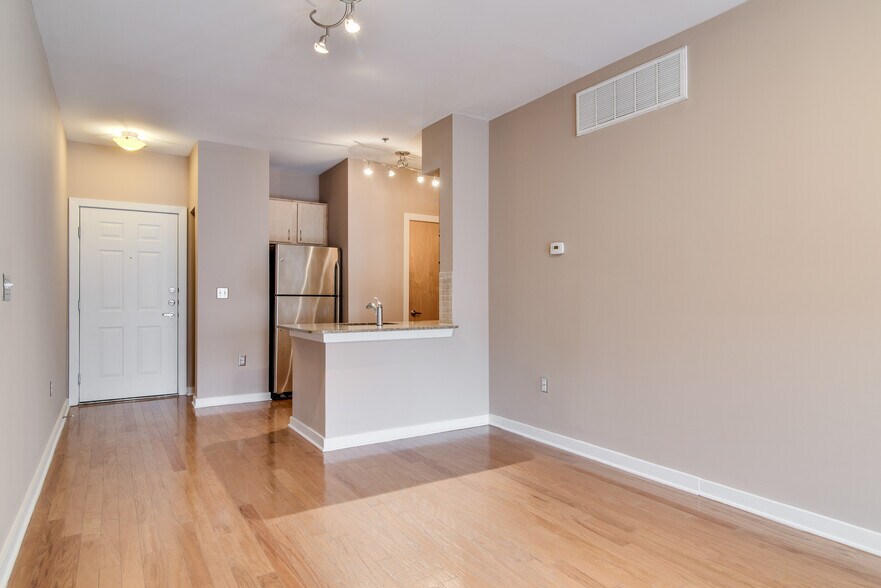 Building Photo - 1803 Broadway