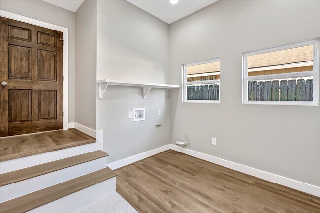 Building Photo - 430 N Hutcheson St