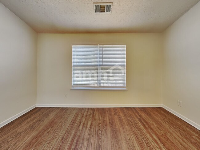 Building Photo - 78 Red Maple Way