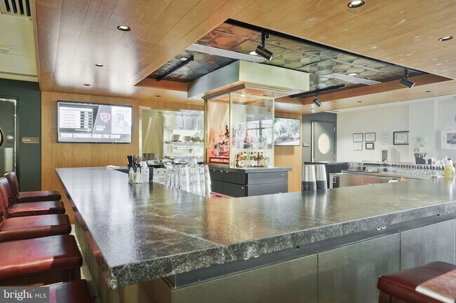 Building Photo - 5904 Mt Eagle Dr