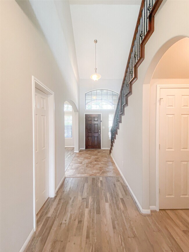 Building Photo - 6227 Carnaby Ln
