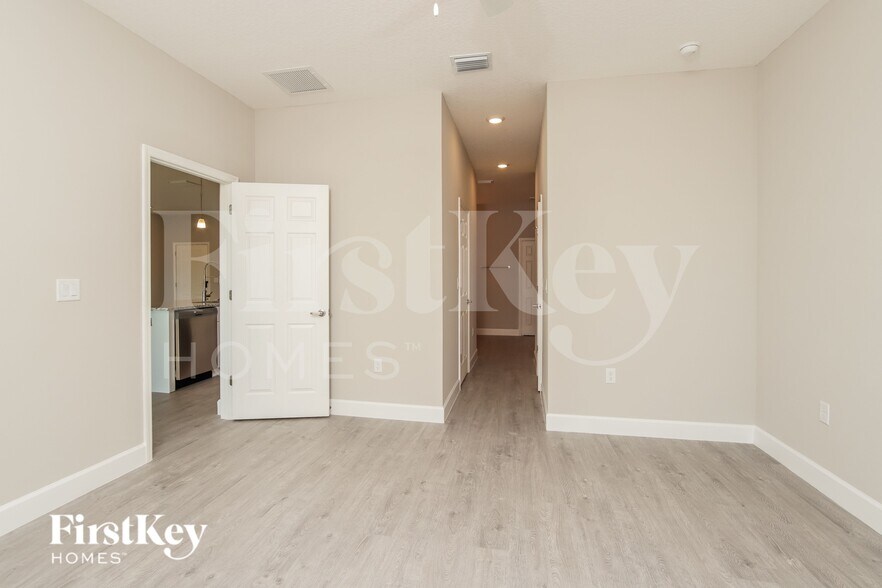 Building Photo - 109 Hillock Ave NW