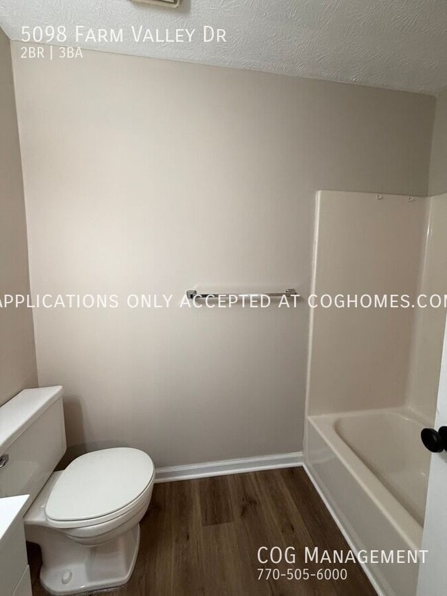 Building Photo - 5098 Farm Valley Dr NE