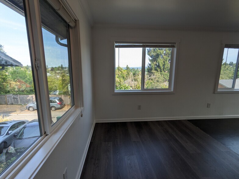 living room - 4406 34th Ave S