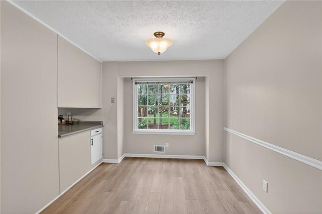 Building Photo - 4624 Mountain Creek Dr