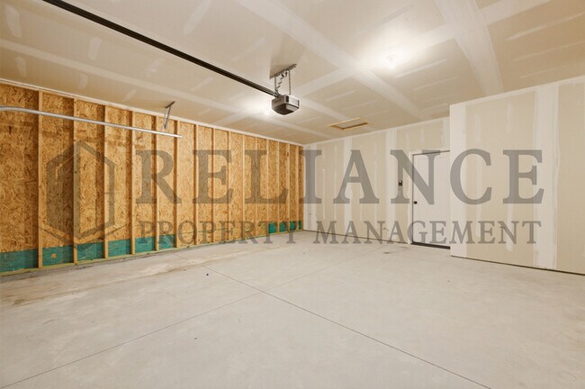 Building Photo - 204 Gowen St