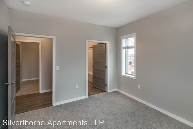 Building Photo - 2113 S Silverthorne Ave