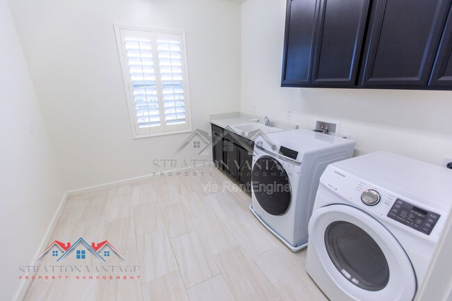 Building Photo - 959 W Zion Pl