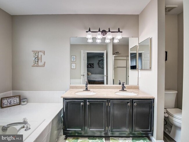 Building Photo - 15744 Beau Ridge Dr