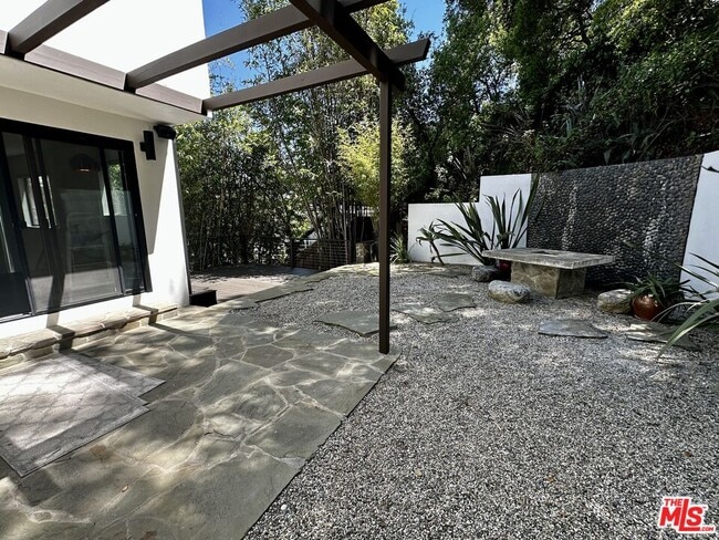 Building Photo - 2415 Laurel Pass Ave