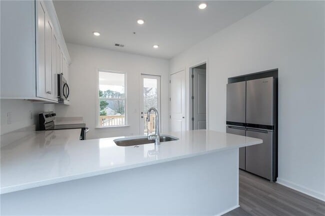 Building Photo - 101 Pearl St