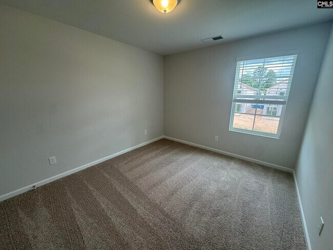 Building Photo - 421 Pinaster Path