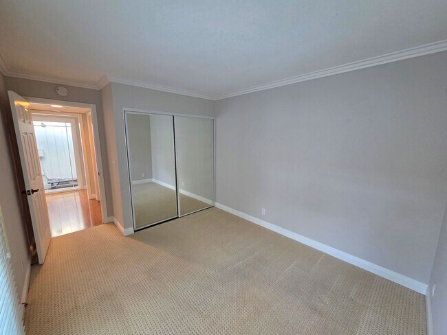 Building Photo - Spacious 3 bedroom 2 bath townhome for rent in Crow Canyon Country Club