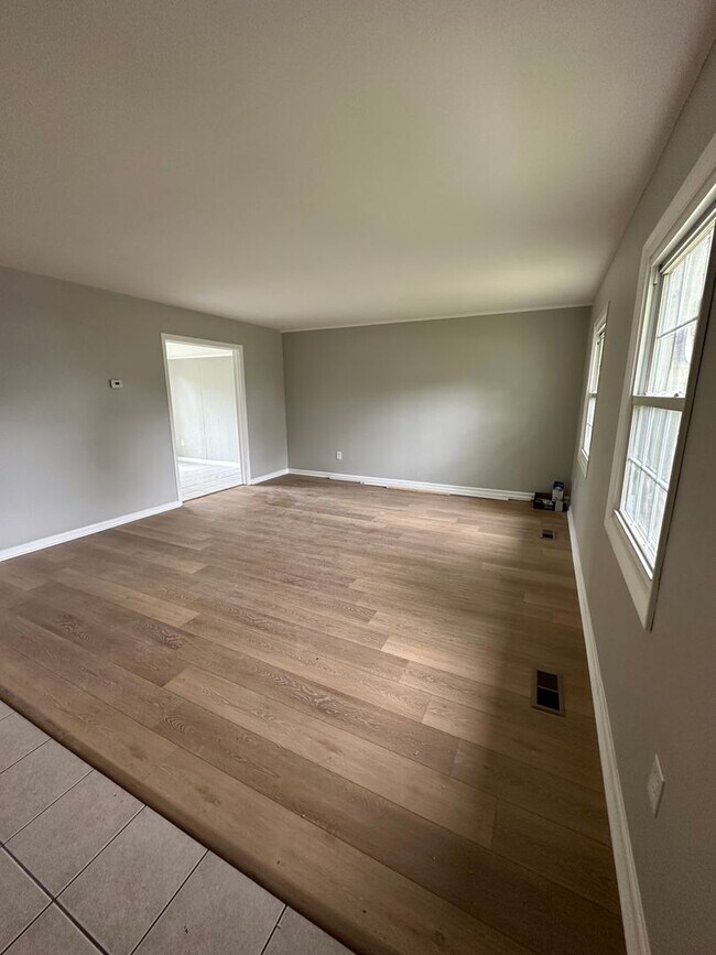 Building Photo - 4 Bedroom, 2 Bathroom Cape Cod