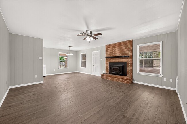 Building Photo - 611 Dogwood Trail
