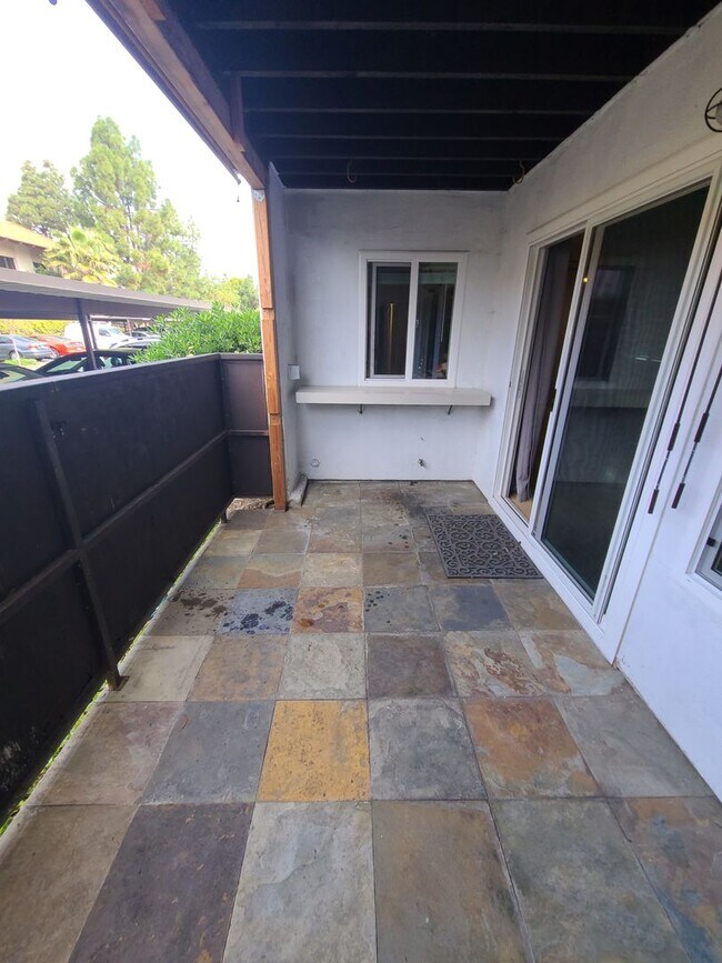 Building Photo - Spacious and Comfortable - Large 1Bd/1Ba - Lots of Natural Light - Private Patio w/ Sun Screens