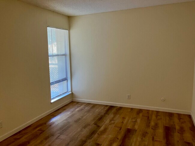 Building Photo - 350 N Civic Dr