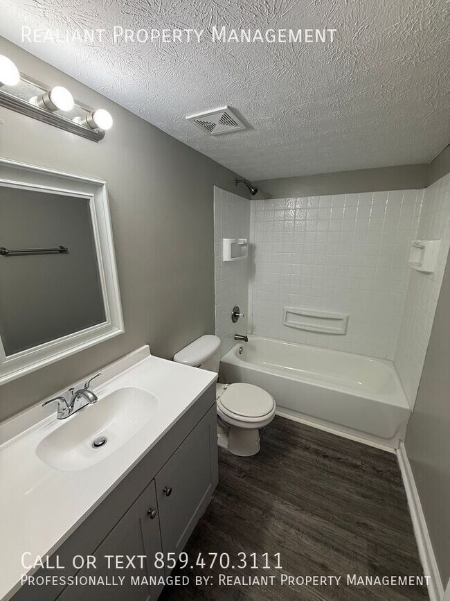 Building Photo - 2066 Fairmont Ct