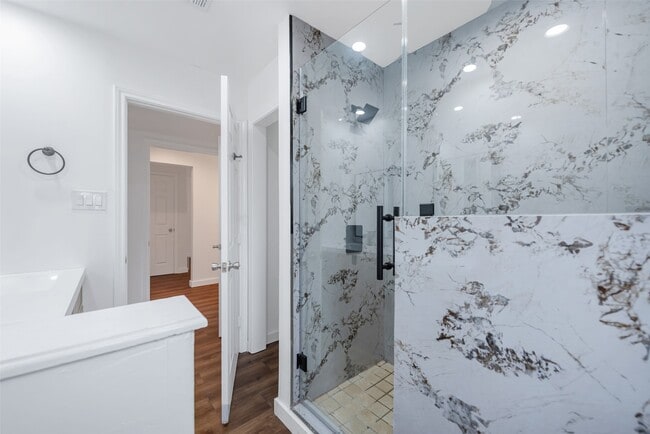 Building Photo - 11703 N Perry Ave