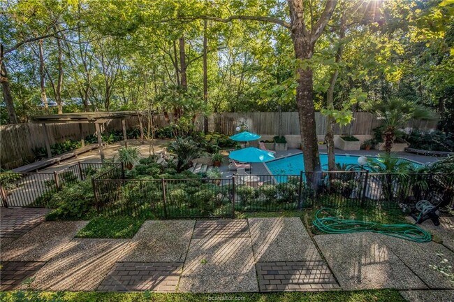 Building Photo - 45 Briar Hollow Ln