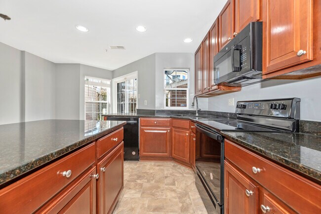 Building Photo - 618 Cawley Dr