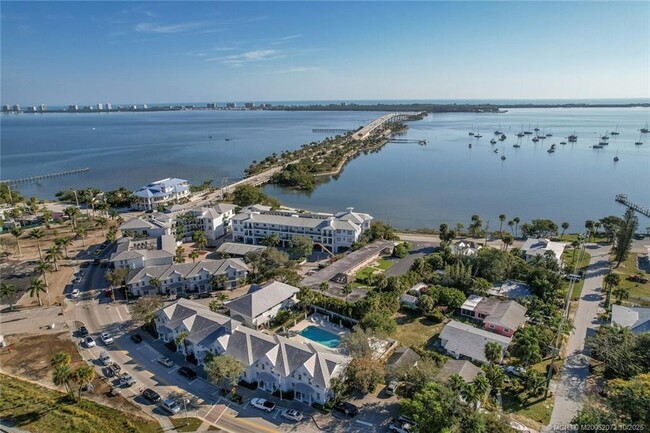 Building Photo - 3651 NE Pineapple Ave