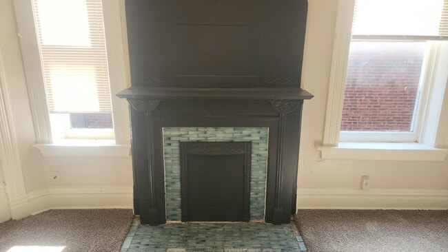 Building Photo - "Cozy 2-Bedroom Duplex in the Heart of St....