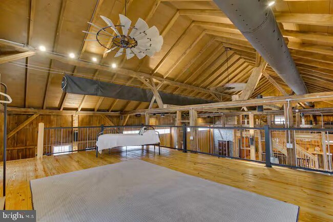 Building Photo - 284 Hickory Dr