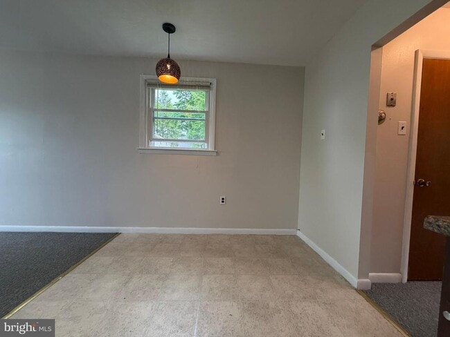 Building Photo - 117 Elm Ave