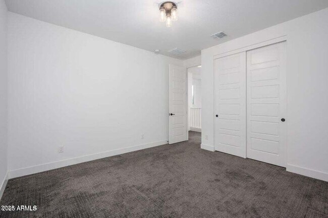 Building Photo - 1221 E Paseo Way