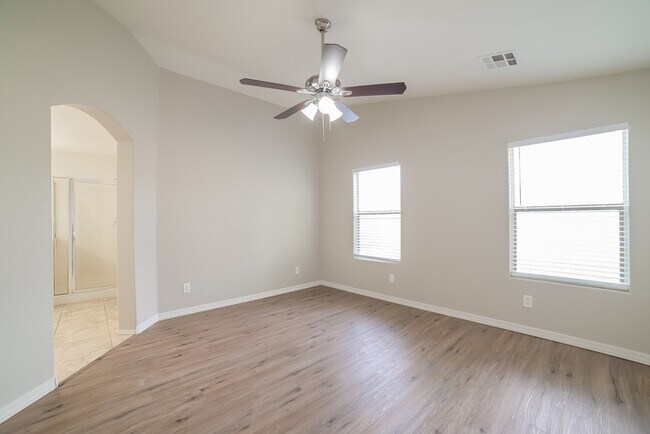 Building Photo - 6518 W Red Fox Rd