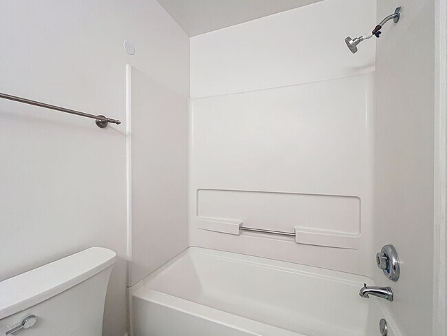 Building Photo - 2580 Grassy Point Dr