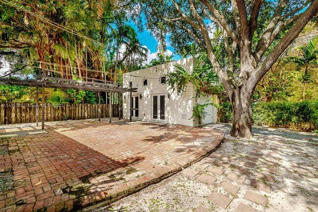 Building Photo - 500 Palmetto Dr