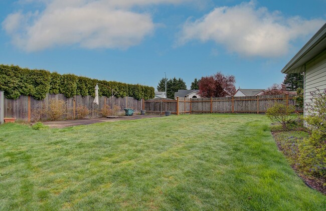 Building Photo - Single Level In Heart of Salmon Creek