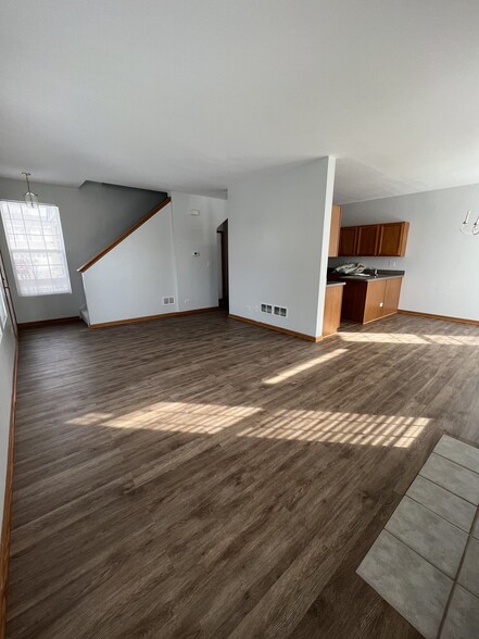 Building Photo - 1470 Millbrook Dr