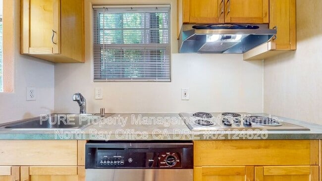 Building Photo - 17475 Summit Ave