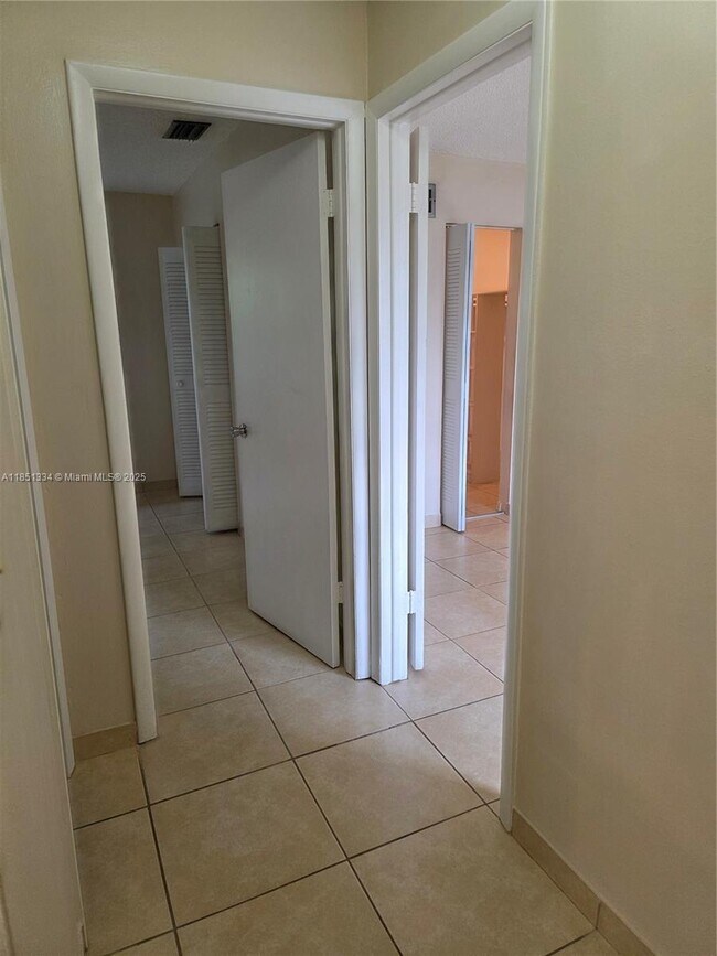Building Photo - 6945 SW 111th Ct