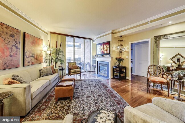 Building Photo - 717 President St