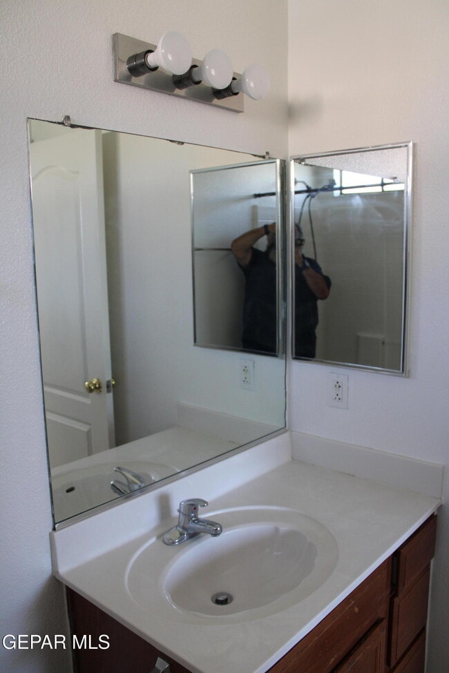 Building Photo - 13985 Sandy Rock Dr