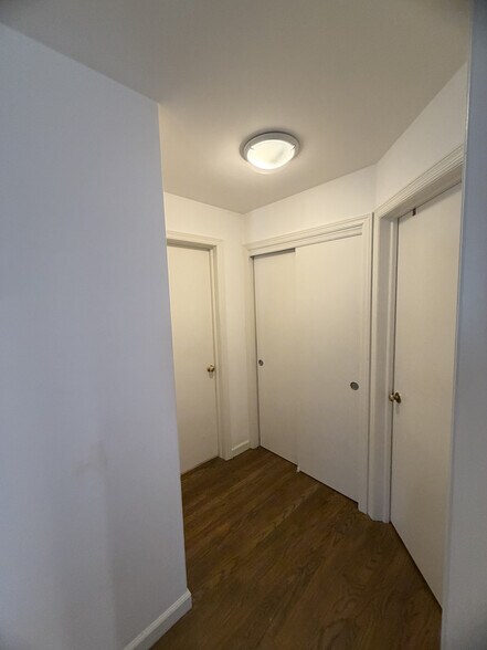 Building Photo - 27 Lenox Ave