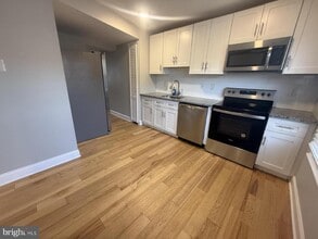 Building Photo - 5 Bohn Ct