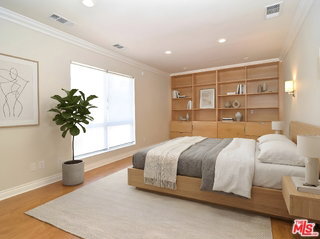 Building Photo - 5354 Lindley Ave