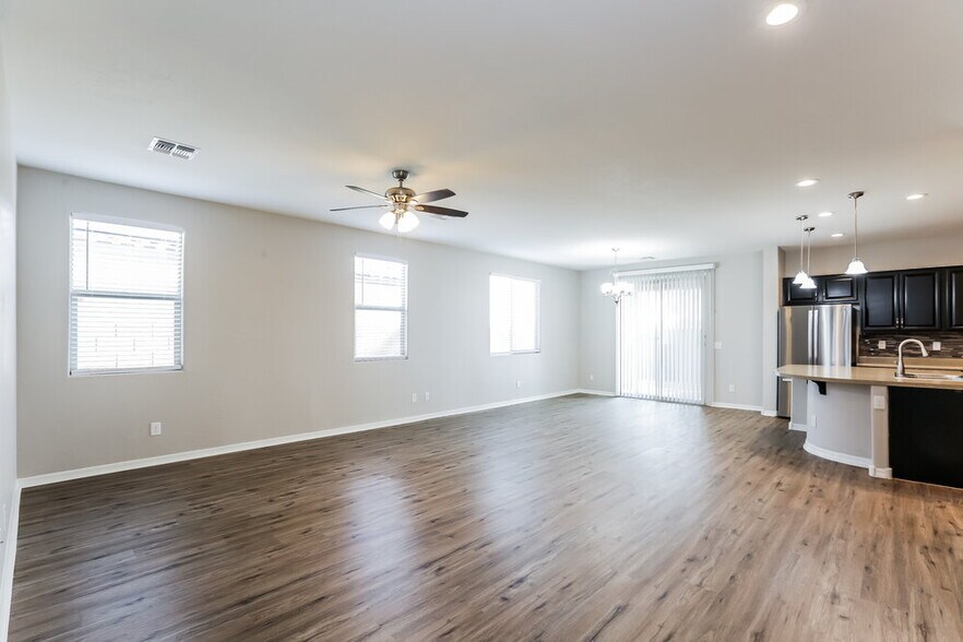 Building Photo - 6417 S 47th Dr