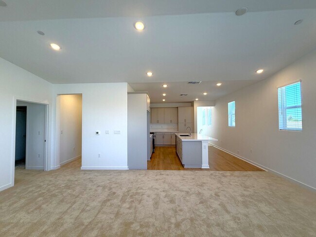 Building Photo - Brand New Construction in River Terrace Development!