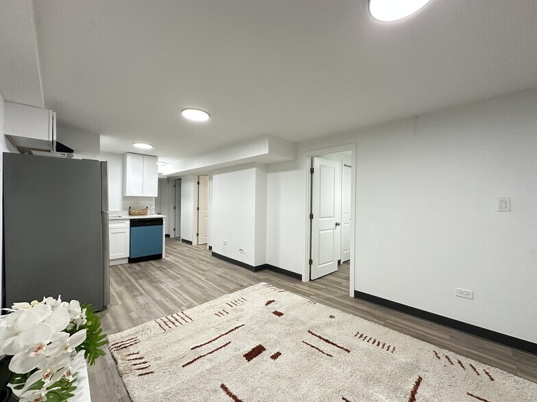 Building Photo - 1634 N Whipple St