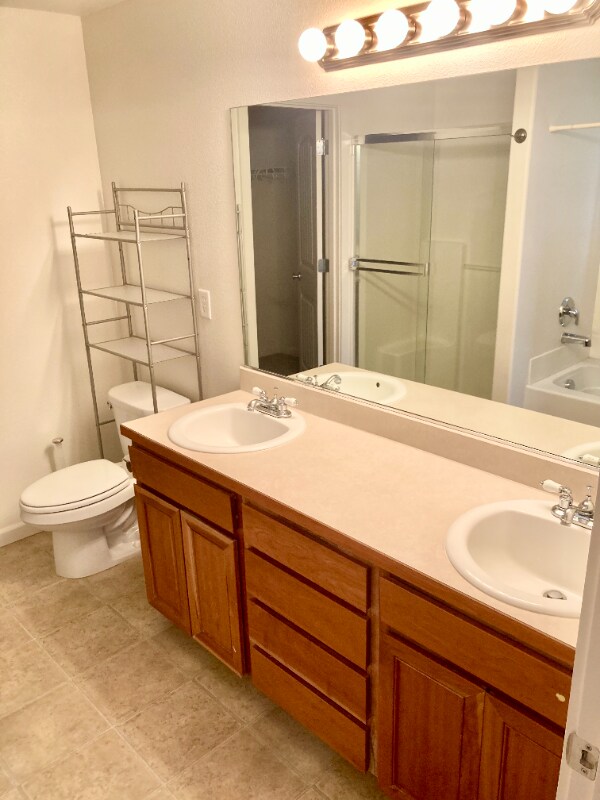 Building Photo - 312 G St NE