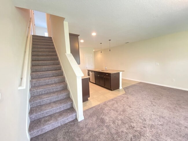 Building Photo - Beauiful Townhome in Tuscany Place. This i...