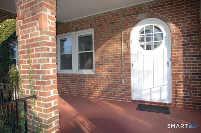 Building Photo - 53 Moshier St