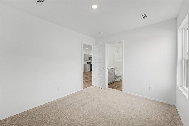 Building Photo - 6605 SW Devotion Ave