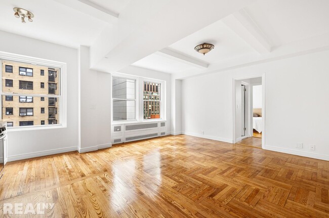 Building Photo - 433 W 34th St.